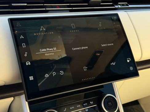 Used 2023 Land Rover Range Rover SE image 21