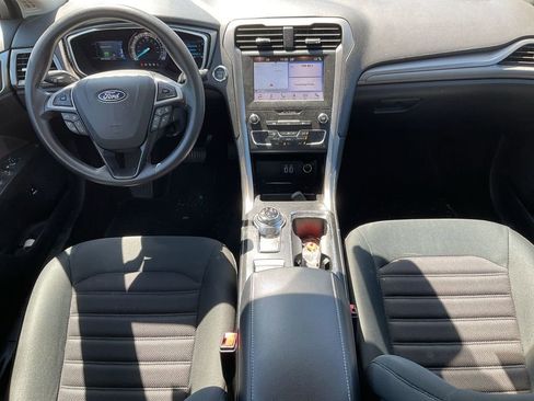 Used 2019 Ford Fusion SE FWD image 6