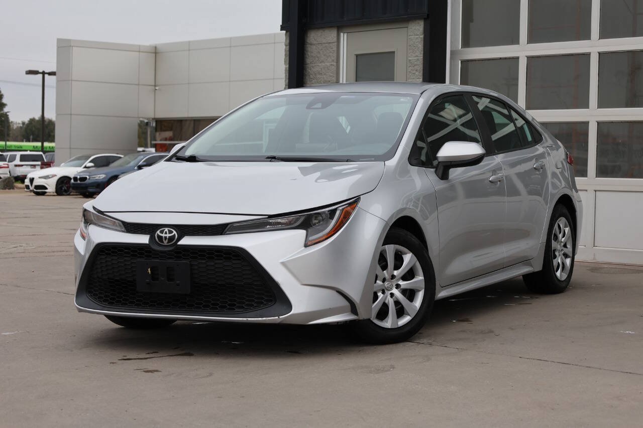 Used 2021 Toyota Corolla LE FWD image 3