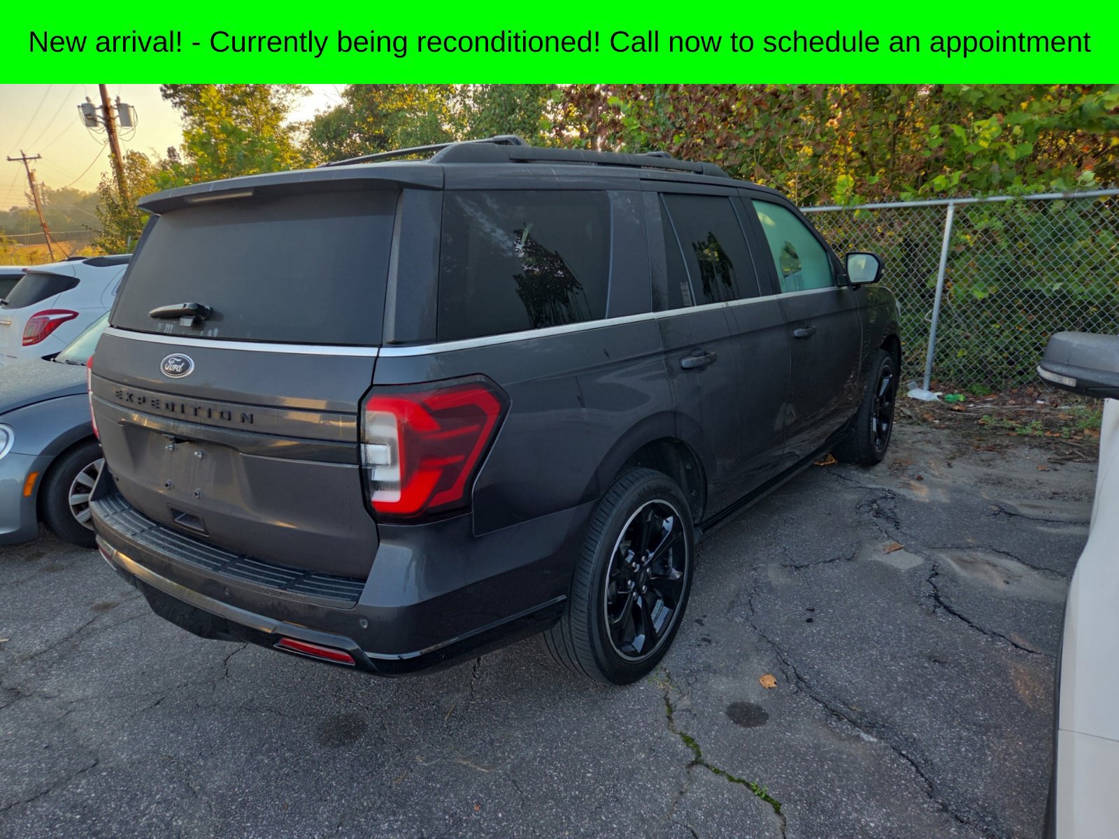 Used 2022 Ford Expedition Limited AWD/4WD image 5