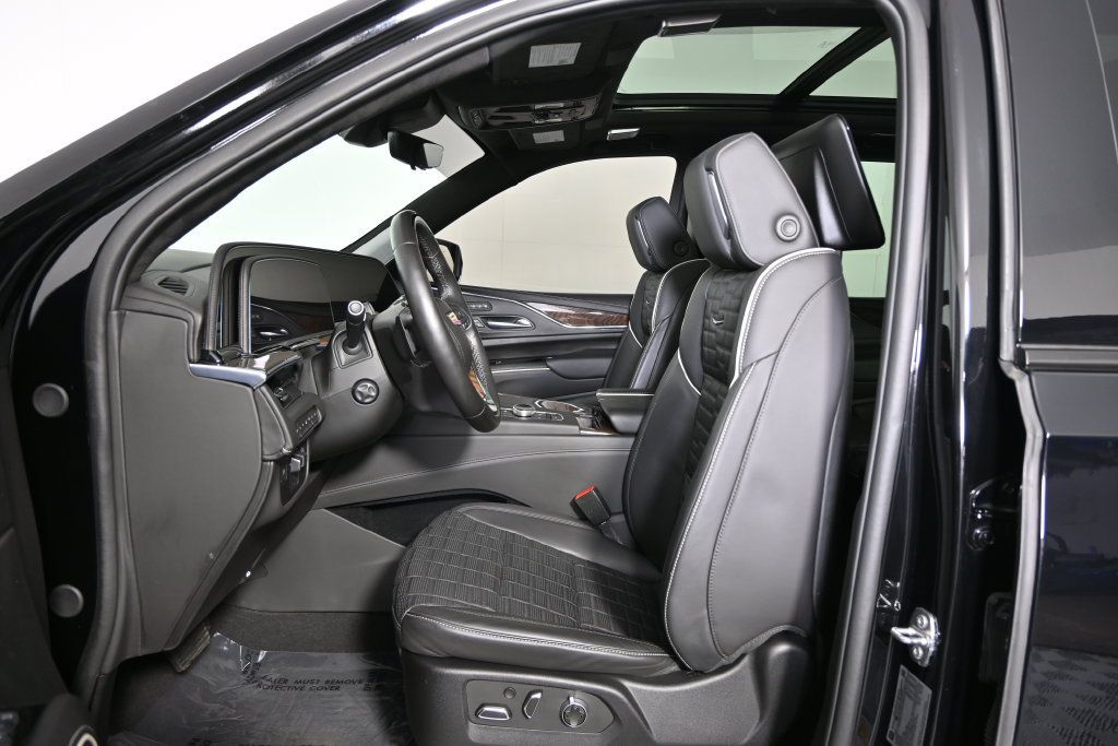 Used 2024 Cadillac Escalade Sport Platinum w/ LPO, ONYX Package AWD/4WD image 23