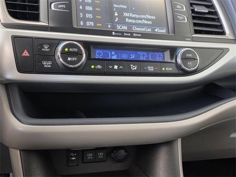 Used 2018 Toyota Highlander LE image 21
