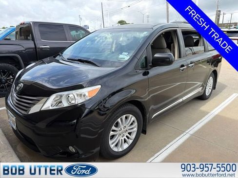Used 2015 Toyota Sienna XLE w/ XLE Navigation Package FWD image 2