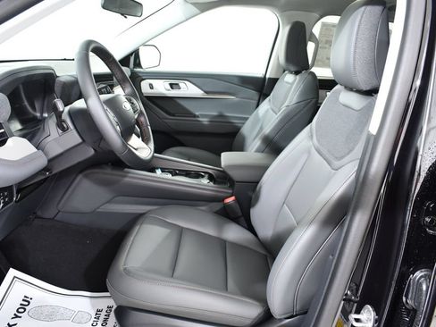 New 2026 Ford Explorer Active w/ Active Comfort Package AWD/4WD image 6