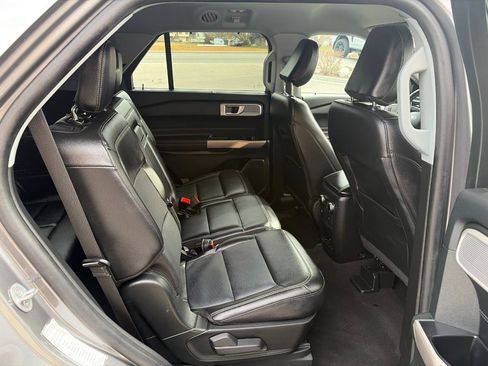 Used 2023 Ford Explorer Limited image 8