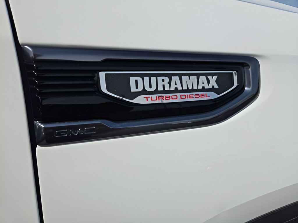 Used 2025 GMC Sierra 1500 AT4 w/ AT4 Premium Package AWD/4WD image 5