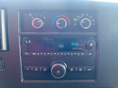 Used 2019 Chevrolet Express 3500 w/ Power Convenience Package RWD image 13
