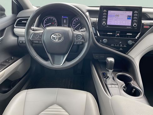 Used 2024 Toyota Camry SE w/ Convenience Package FWD image 9