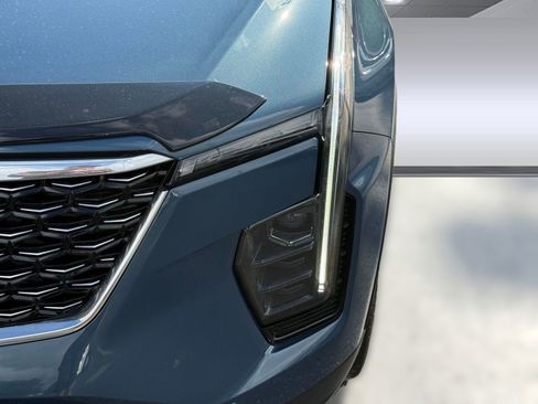 Used 2025 Cadillac XT4 Premium Luxury image 11