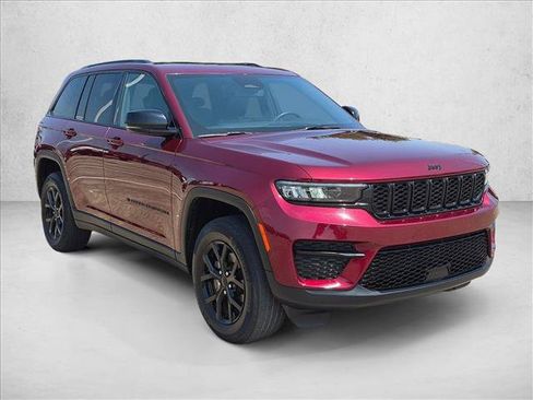 Used 2024 Jeep Grand Cherokee Altitude AWD/4WD image 3