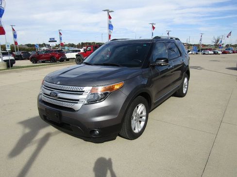 Used 2013 Ford Explorer XLT image 1