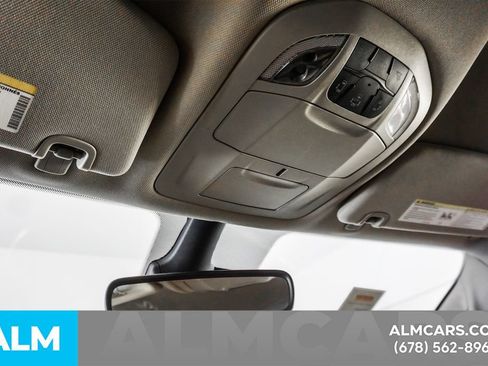Used 2023 Chrysler Pacifica Touring-L FWD image 45