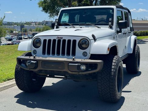Used 2016 Jeep Wrangler Unlimited Sahara AWD/4WD image 3