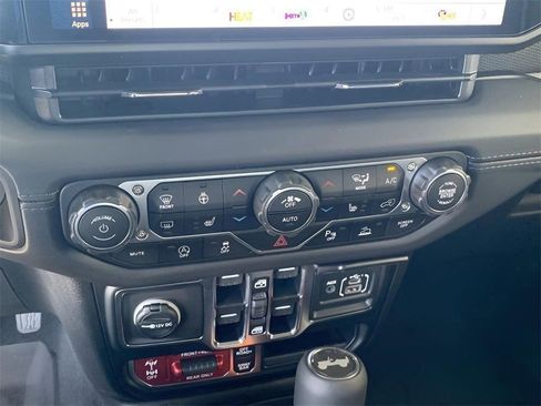 New 2025 Jeep Wrangler Unlimited Rubicon image 40