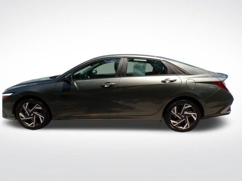 Used 2025 Hyundai Elantra Sport FWD image 2