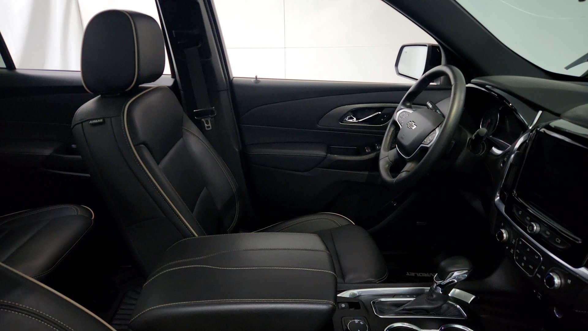 Used 2023 Chevrolet Traverse Premier w/ Redline Edition FWD image 16