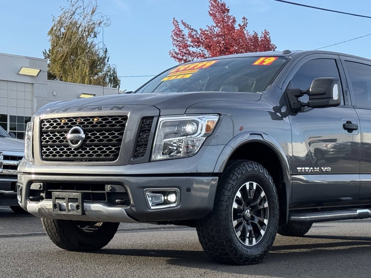 Used 2019 Nissan Titan PRO-4X w/ Pro-4x Convenience Package AWD/4WD image 4