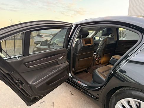 Used 2010 BMW 750Li xDrive image 13