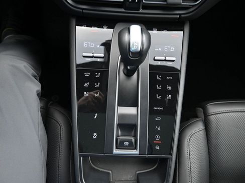 Certified 2024 Porsche Macan Turbo image 21