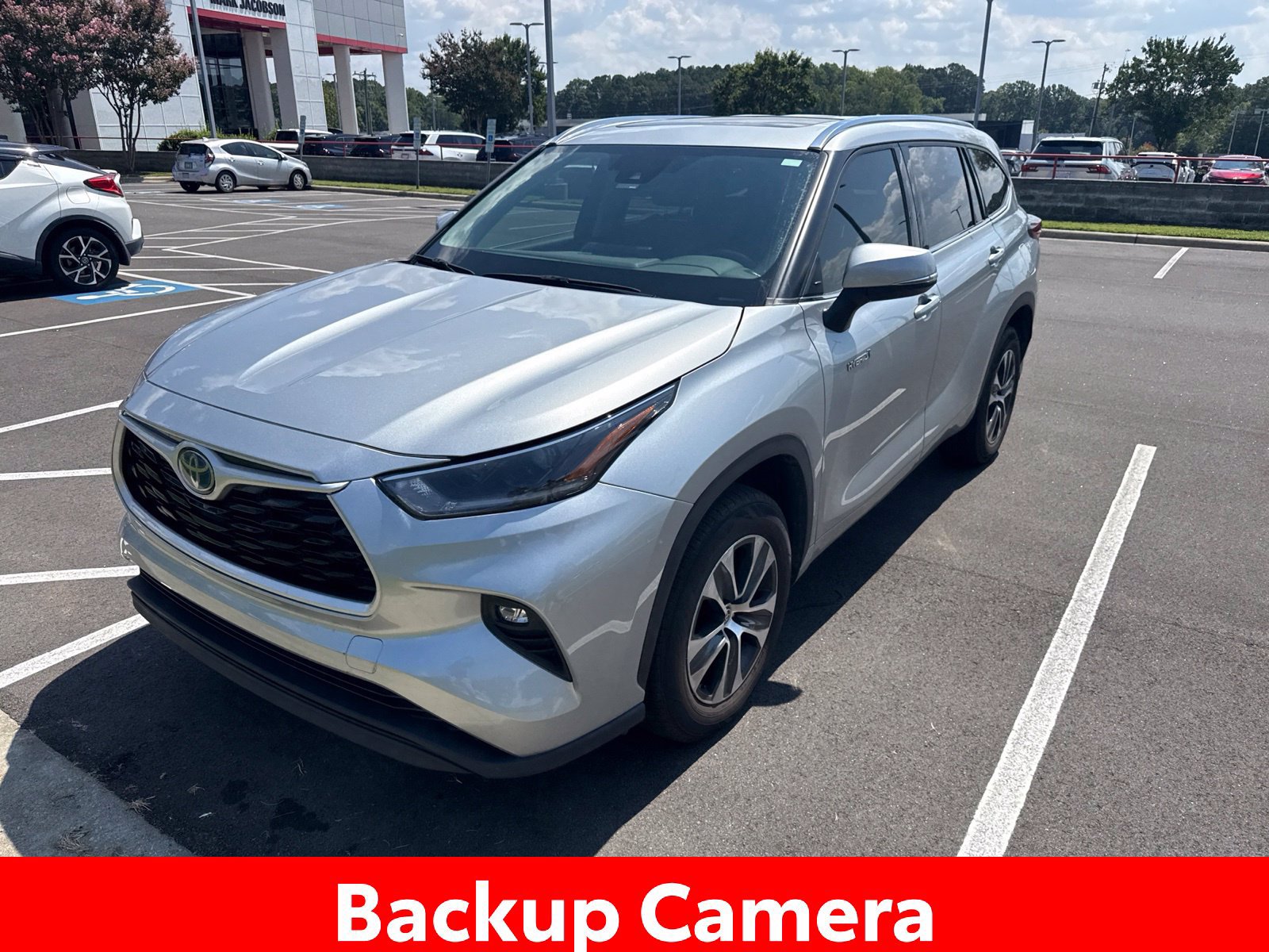 Used 2021 Toyota Highlander XLE FWD image 5