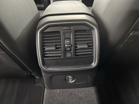 Certified 2025 Porsche Macan image 26