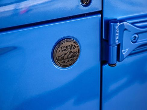 New 2025 Jeep Gladiator Sport image 6