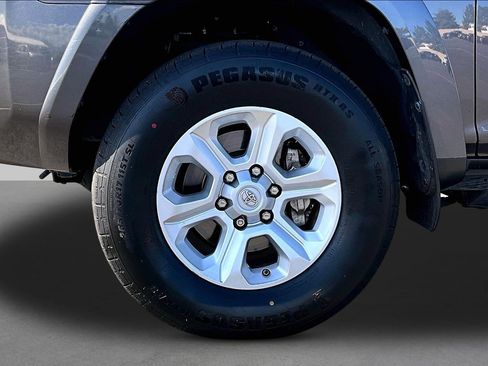 Used 2016 Toyota 4Runner SR5 AWD/4WD image 8
