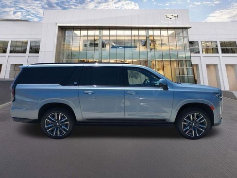 Certified 2023 Cadillac Escalade ESV Sport w/ Touring Package AWD/4WD image 4