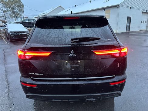 Used 2022 Mitsubishi Outlander ES image 12