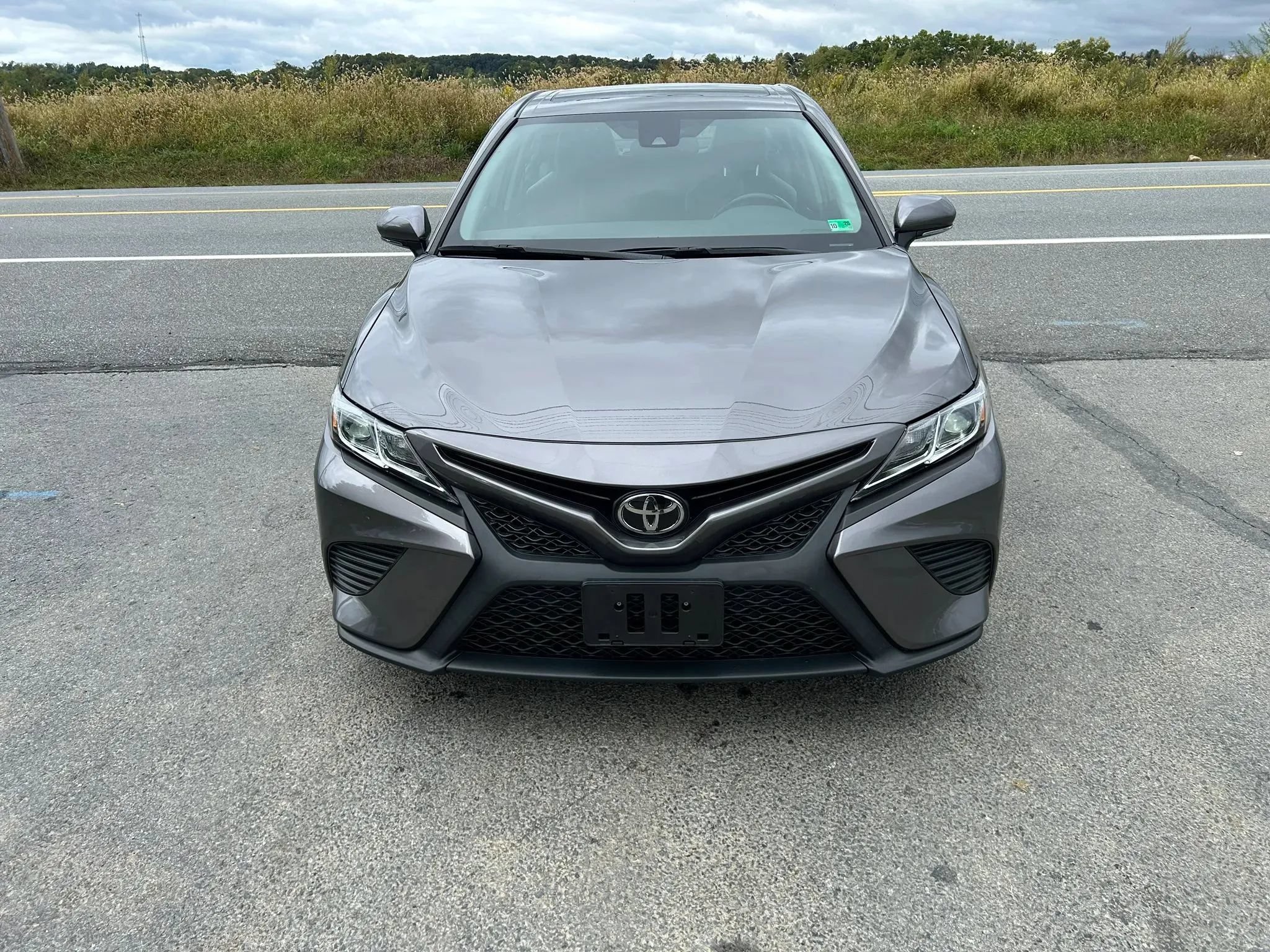Used 2020 Toyota Camry SE w/ Convenience Package FWD image 4