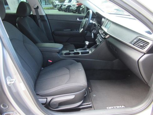 Used 2018 Kia Optima LX w/ 17" Alloy Wheels Package FWD image 10
