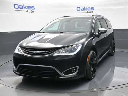 Used 2018 Chrysler Pacifica Limited w/ Advanced Safetytec Group image 4