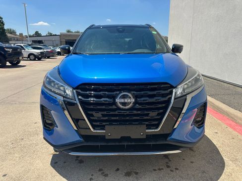 Used 2023 Nissan Kicks SR w/ SR Premium Package FWD image 2