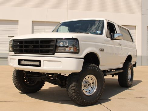 Used 1993 Ford Bronco XLT AWD/4WD image 3