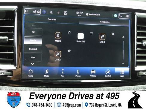 Used 2025 Chrysler Pacifica Limited FWD image 32