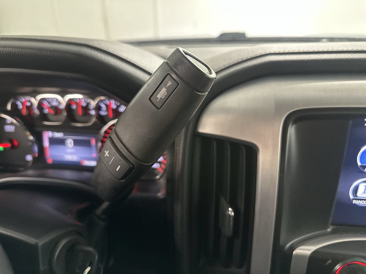 Used 2015 GMC Sierra 1500 SLE w/ SLE Value Package AWD/4WD image 37
