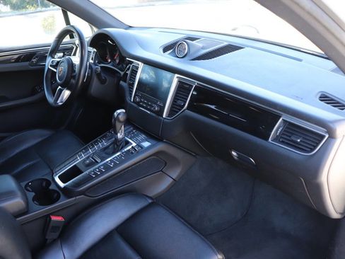 Used 2017 Porsche Macan image 19
