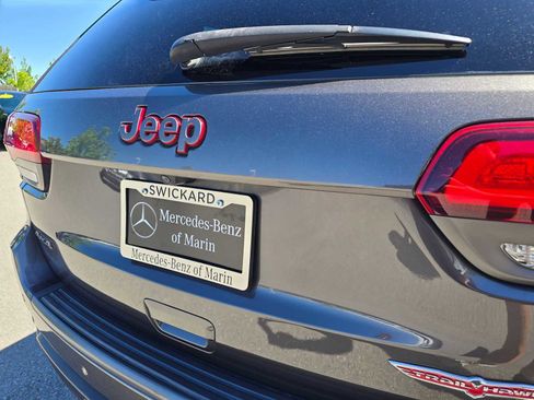 Used 2018 Jeep Grand Cherokee Trailhawk w/ Trailhawk Luxury Group AWD/4WD image 15