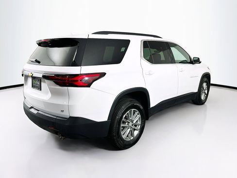 Used 2023 Chevrolet Traverse LT w/ Rear Camera Mirror Package image 9
