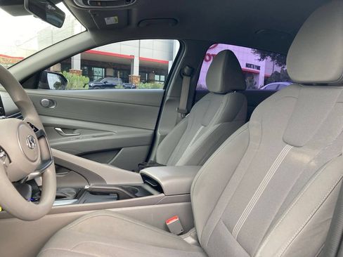 Used 2023 Hyundai Elantra SE FWD image 10
