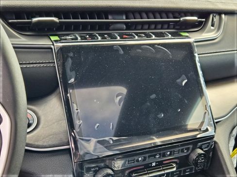 New 2025 Jeep Grand Cherokee Limited w/ Luxury Tech Group II image 25