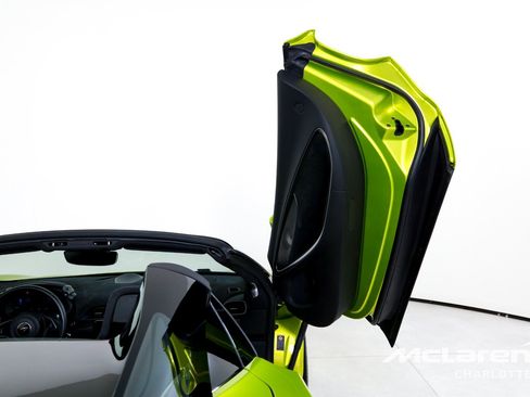 Used 2025 McLaren Artura Spider RWD image 18