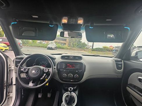 Used 2014 Kia Soul FWD image 41