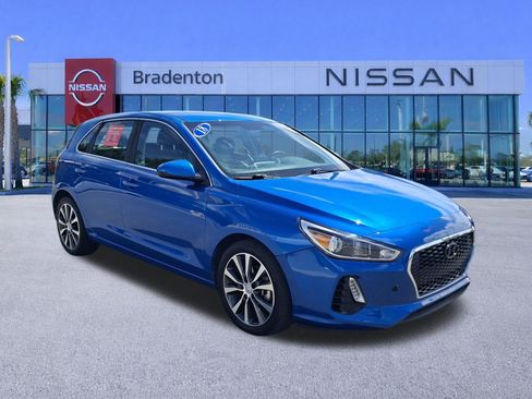 Used 2018 Hyundai Elantra GT FWD image 3