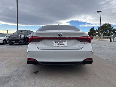 Used 2022 Toyota Avalon XLE w/ Moonroof Package image 9