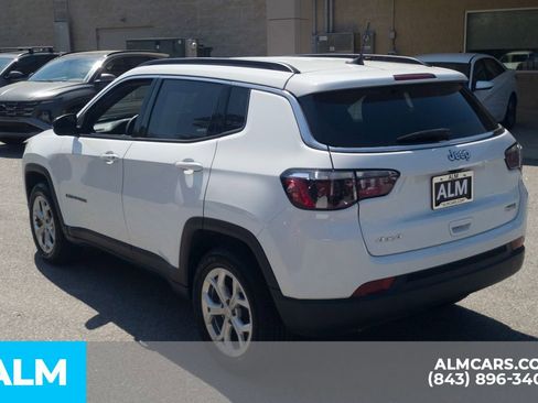 Used 2024 Jeep Compass Latitude AWD/4WD image 9