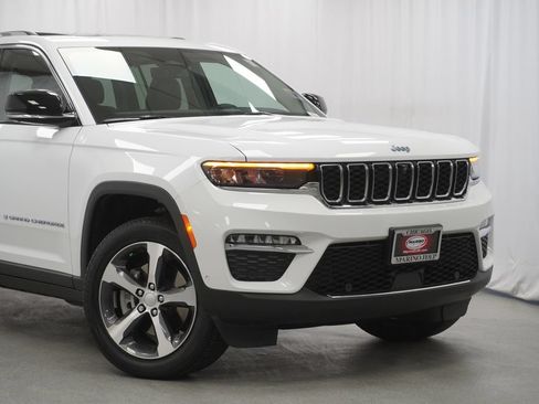 Used 2022 Jeep Grand Cherokee Limited 4xe w/ Luxury Tech Group II AWD/4WD image 4