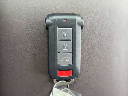 Used 2018 Mitsubishi Outlander SEL image 25