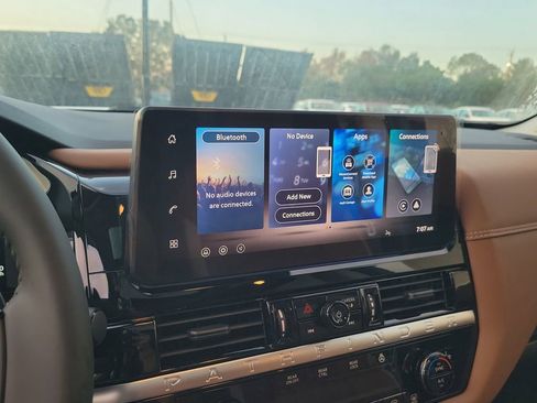 New 2026 Nissan Pathfinder Platinum image 9