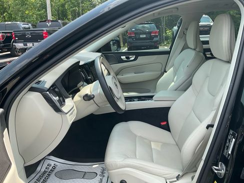 Used 2024 Volvo XC60 B5 Plus w/ Climate Package AWD/4WD image 16